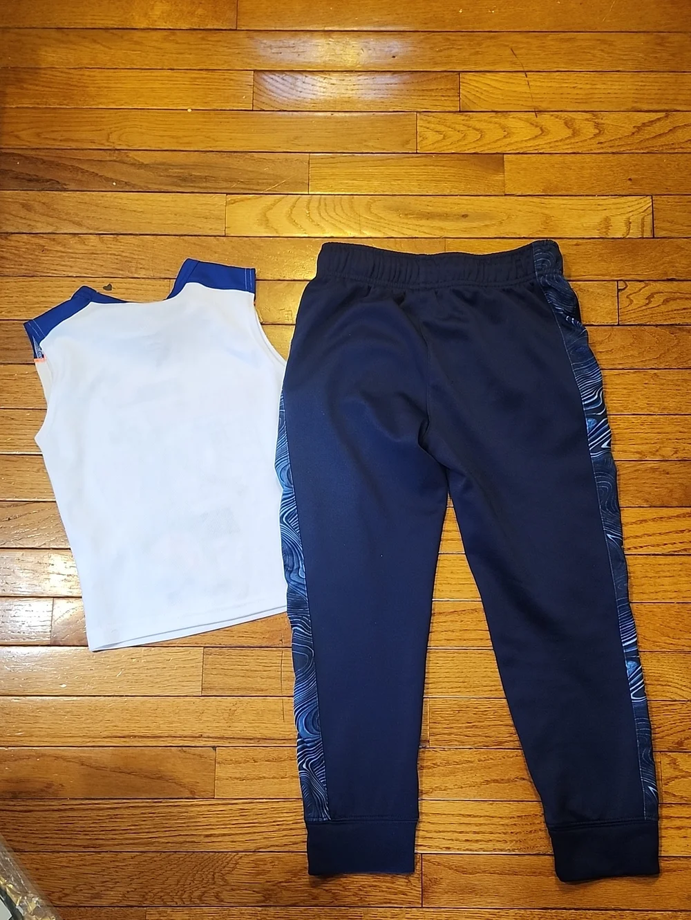 🏀FREE TANK! Boy's Place Navy Joggers with Blue Patterned Side Stripes; M7/8